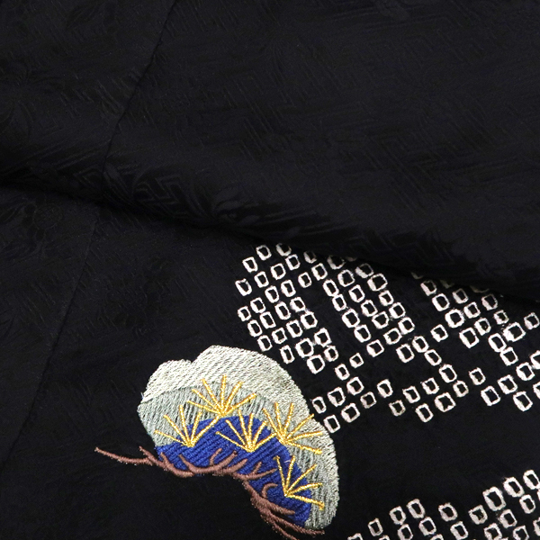 絞り 刺繍 産着 男の子 黒 お宮参り 兜 矢羽 松 初着 のしめ 着物 祝い着［69,300円］ 枚目
