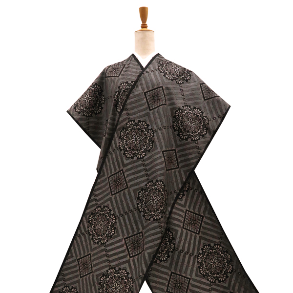 前田紬工芸 黒大島紬 伝統工芸品 泥染め 雪輪 華文 菱［294,800円］ 枚目
