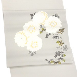 一富司 塩瀬名古屋帯 正絹 菊 ライトグレー［187,000円］