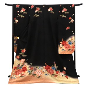 仕立て上がり 振袖 正絹 松 竹 椿 牡丹 菊 黒［99,000円］