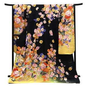 仕立て上がり 振袖 銀通し 絹 牡丹 桜 菊 蝶 黒［99,000円］