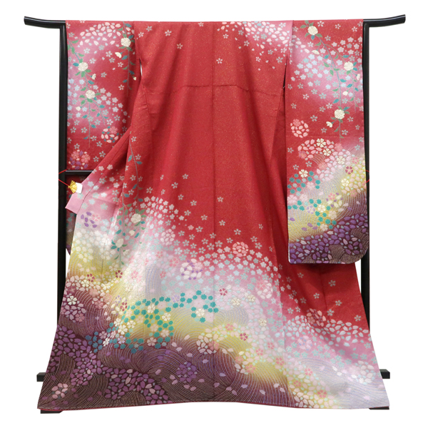 仕立て上がり 振袖 金通し 絹 朧染め調 相良刺繍 桜 流水 茜色［88,000円］ 枚目