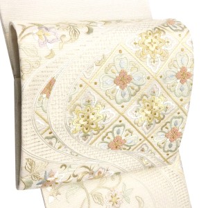 尾峨佐染繍 刺繍袋帯 絹 菱 流水 唐草 白［242,000円］