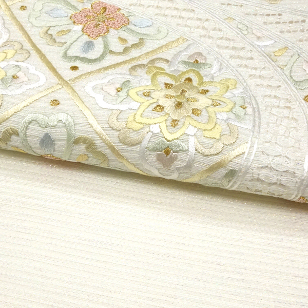 尾峨佐染繍 刺繍袋帯 絹 菱 流水 唐草 白［242,000円］ 枚目