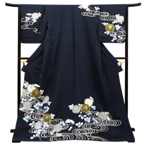 吉川染匠 訪問着 正絹 手描き京友禅 流水 観世水 菊 紺色［242,000円］