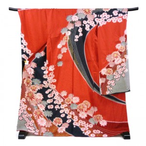 十日町 滝泰 おぼろ染振袖 菊 赤色［158,000円］